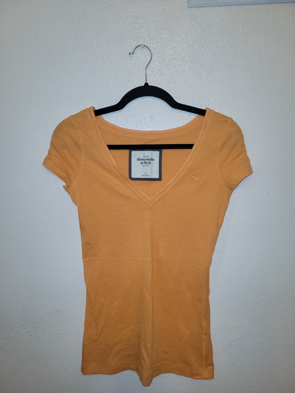 Abercrombie and fitch Y2K small women’s V-neck Orange short sleeve tee preppy